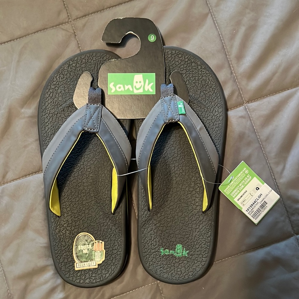 Mens 9 Sanuk Brumeister Beer Cozy sandals flip flops